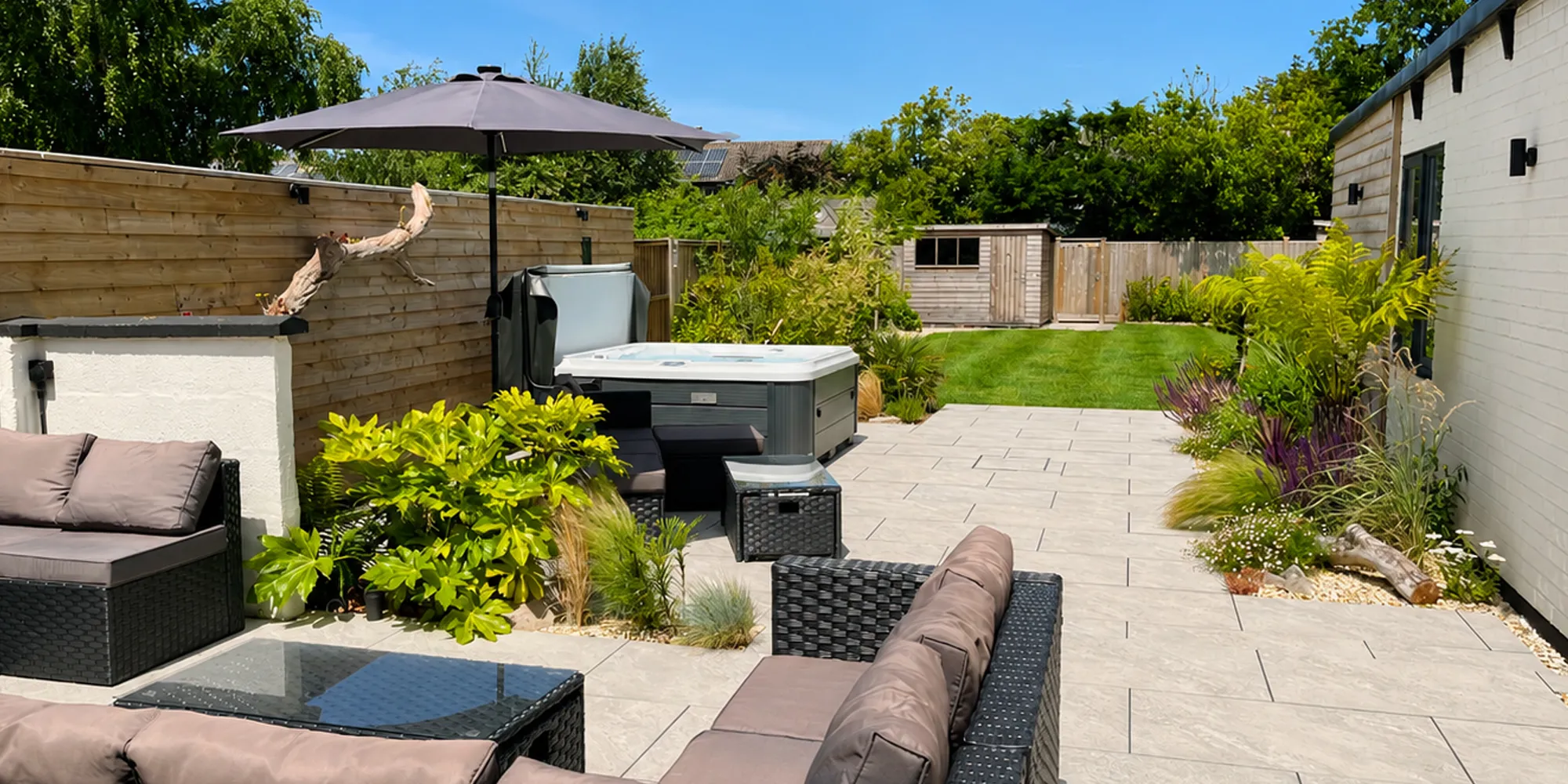 Holiday cottage in Berrow with hot tub and garden at High Beach near Brean Beach – ideal for last minute Somerset breaks